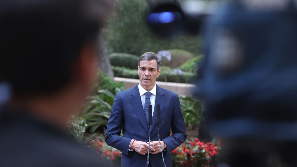 Sánchez da las gracias a los "héroes" que se enfrentan al fuego "para protegernos"