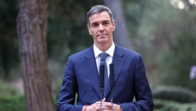 La jueza acepta que Sánchez se persone como acusación en la causa por la lona que Hazte Oír desplegó frente al Congreso