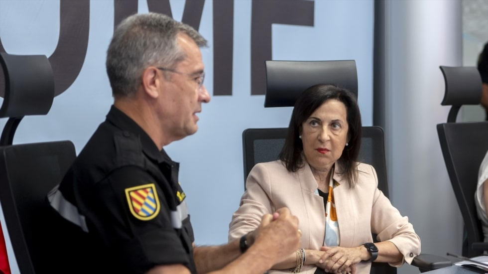 Robles no descarta enviar más militares a los incendios pero solo como apoyo logístico