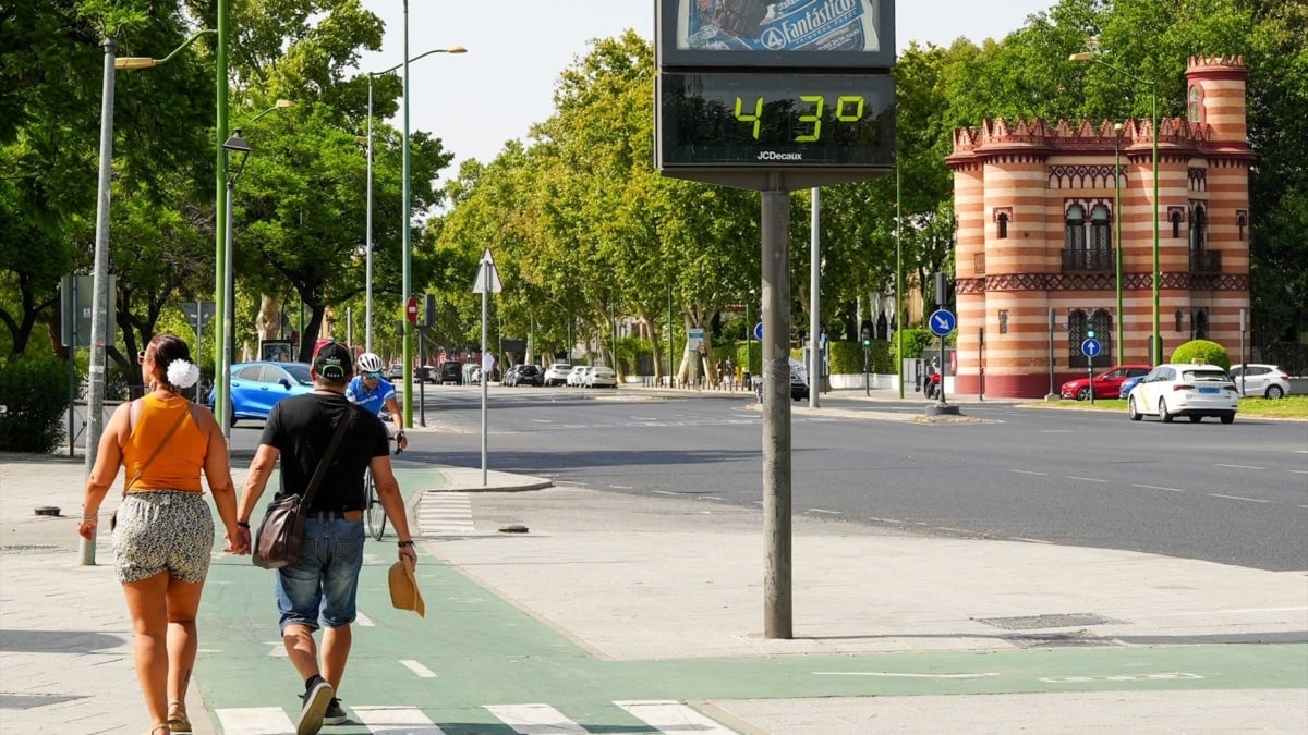 La AEMET emite un aviso especial en ocho comunidades ante la ola de calor extrema