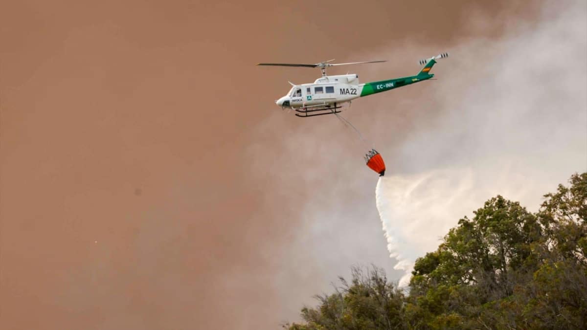 El incendio en Tarifa obliga a evacuar a 1.500 personas mientras continúa el aviso por emergencia 1