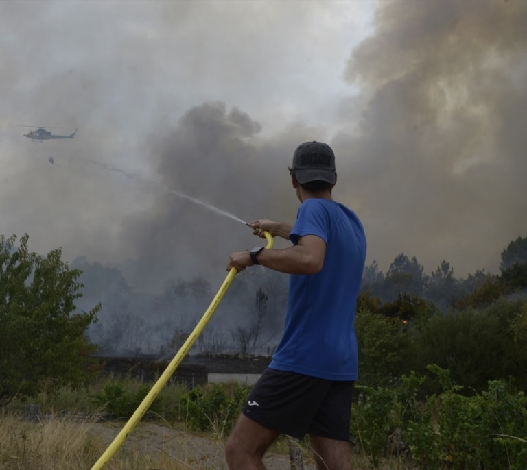 Muere un voluntario que trabajada en la extinción de un fuego en León