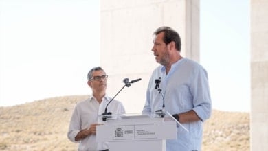 Puente defiende sus mensajes sobre los incendios y acusa al PP de irresponsables: "Esto no tiene gracia"