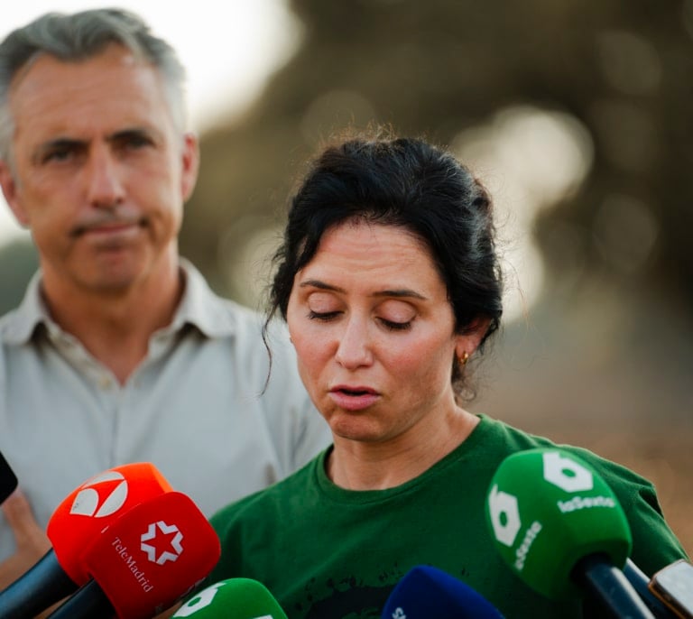 Ayuso de vuelta en Madrid: "El twitter hay que dejarlo para otro momento. Ahora corresponde colaborar y ayudar"