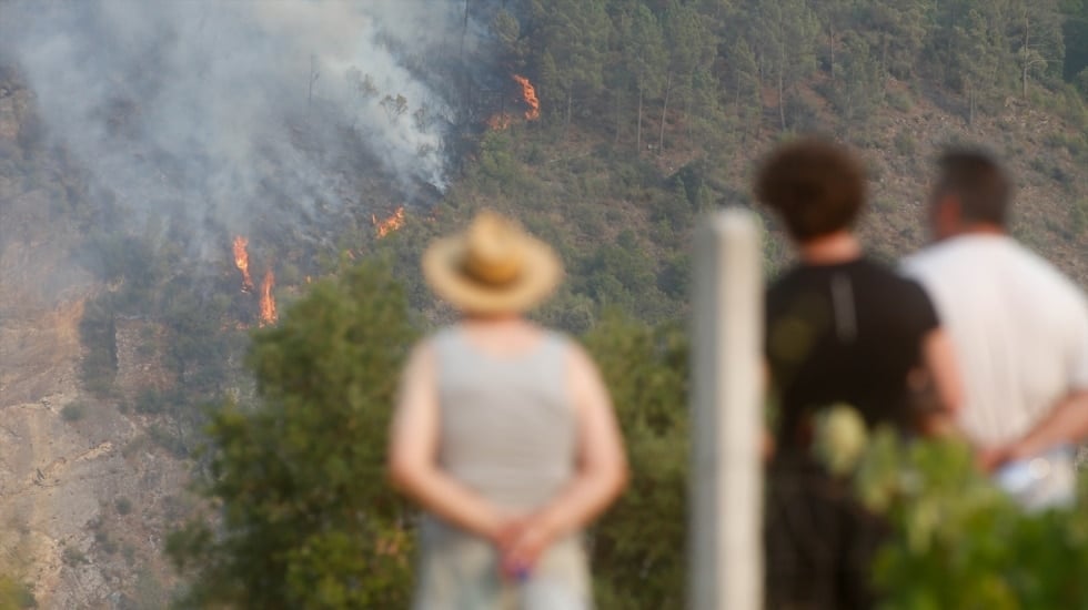 El incendio que afecta a Candelario (Salamanca) y llega de Cáceres, en nivel 1 de gravedad