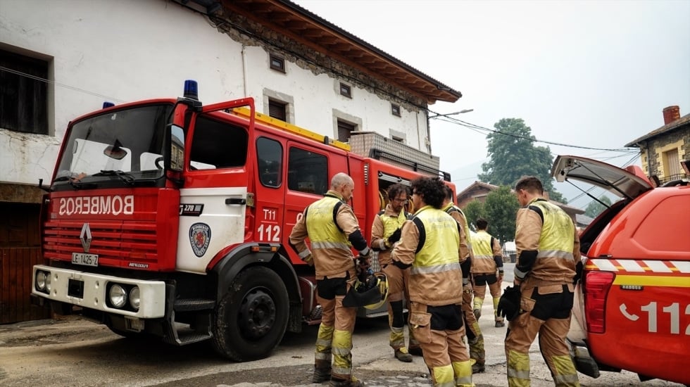 La Junta de CyL anuncia el regreso de los medios aéreos al fuego de Sanabria y espera "un mayor control"