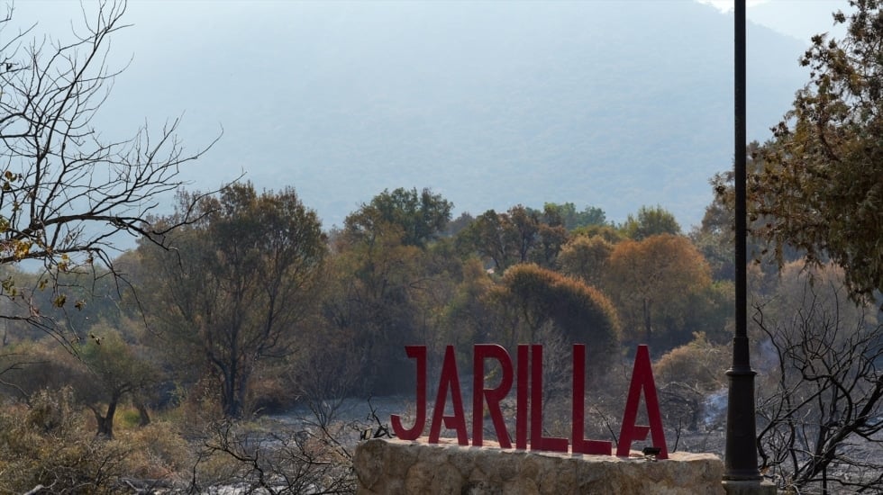 Cerca de 30 medios aéreos trabajan en Jarilla, con dos focos y 15.500 hectáreas asoladas