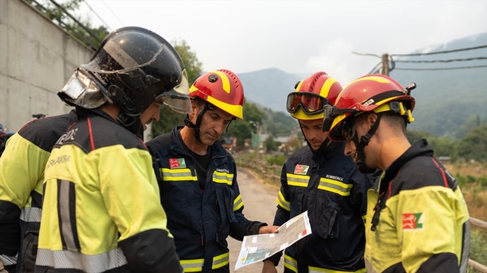 Los incendios rebajan la presión en Castilla y León, pendiente de Sanabria y norte de León