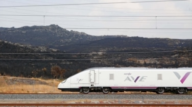 Restablecida la línea Madrid-Barcelona tras un incendio que ha afectado a 16 trenes