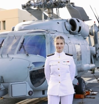 Leonor comienza este lunes su formación como piloto en la Academia General [...]