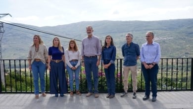 Los reyes inician su visita a las zonas afectadas por el incendio de Jarilla (Cáceres)