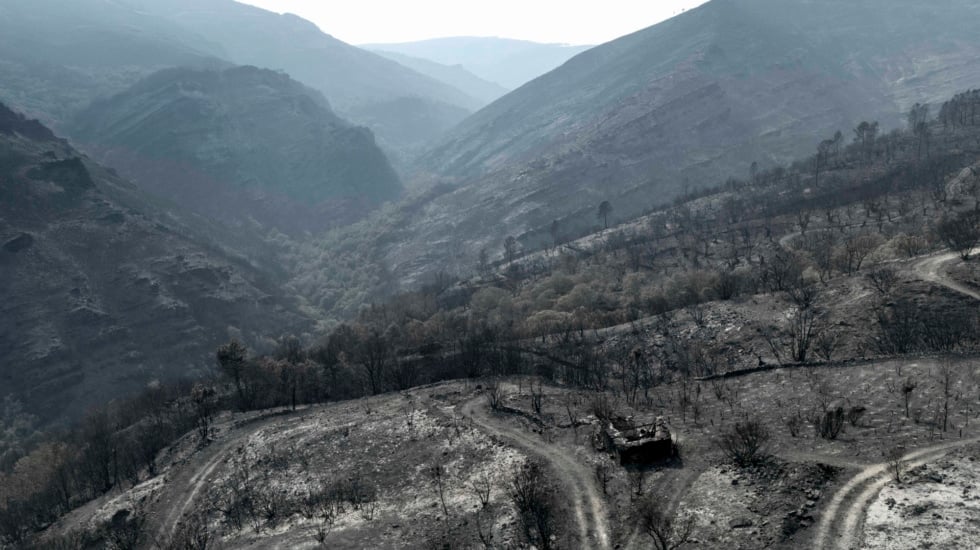 Tres incendios están activos en Ourense tras el foco declarado el domingo en Avión