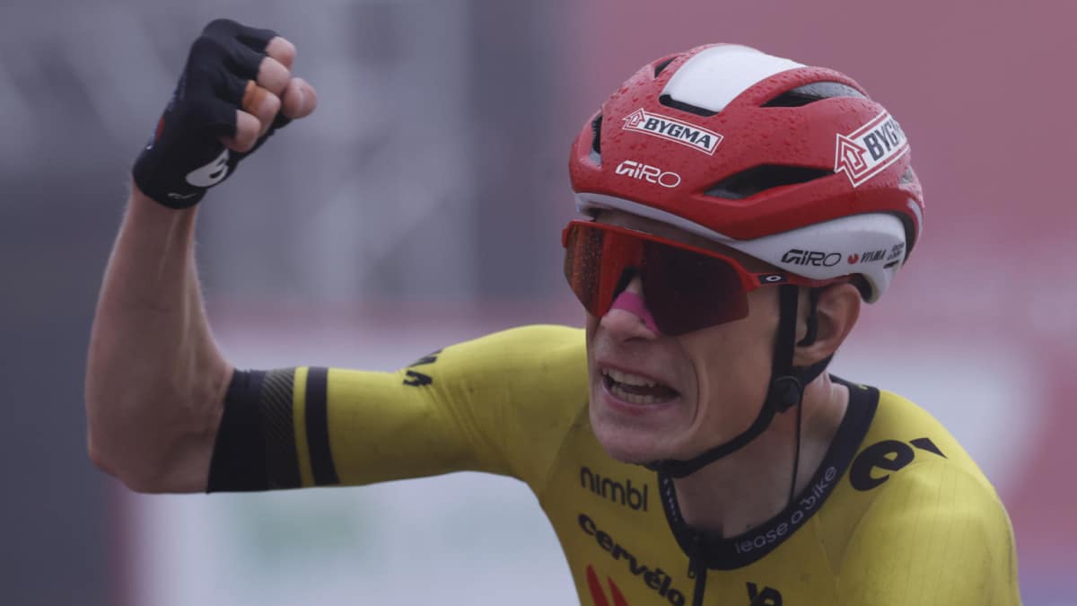 Vingegaard gana y se pone líder de La Vuelta tras sufrir una caída