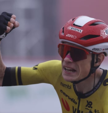 Vingegaard gana y se pone líder de La Vuelta tras sufrir una [...]