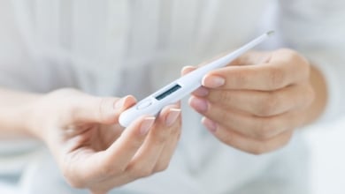 El motivo que explica por qué sube la fiebre por la noche