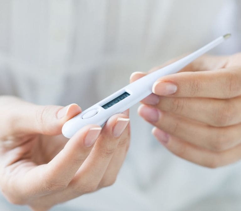 El motivo que explica por qué sube la fiebre por la noche