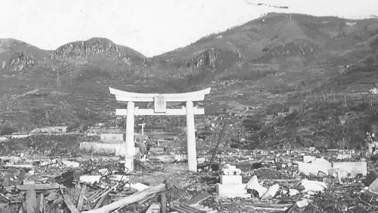 Devastación en la zona cero, Nagasaki. Fotografía inédita de Ellis Clare Clements