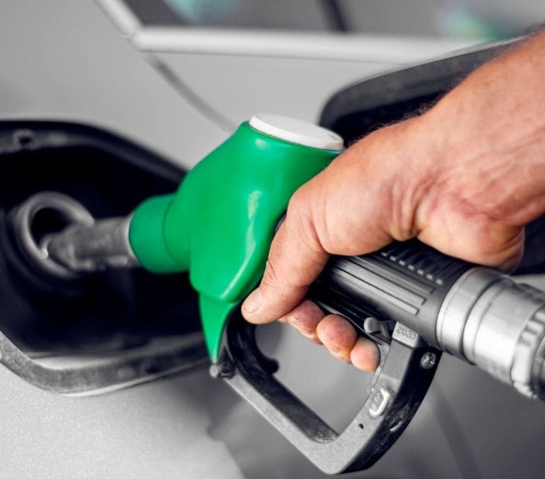 Las aplicaciones y tarjetas para ahorrar en gasolina durante el verano