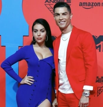 Georgina Rodríguez da el 'sí, quiero' a Cristiano Ronaldo y muestra el [...]