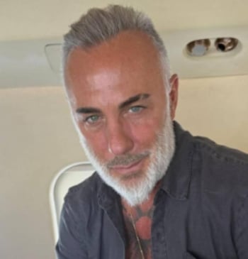 Entre risas y mujeres Gianluca Vacchi arrasa con su visita sorpresa a [...]