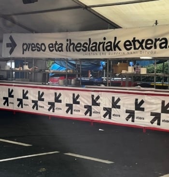 El Ayuntamiento de Vitoria retira diariamente carteles por los presos de ETA [...]