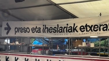 El Ayuntamiento de Vitoria retira diariamente carteles por los presos de ETA en fiestas