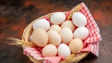 ¿Cuánto tiempo se pueden quedar los huevos fuera de la nevera?