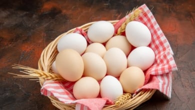 ¿Cuánto tiempo se pueden quedar los huevos fuera de la nevera?