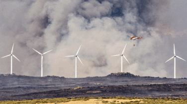 La reactivación de incendios obliga a nuevos desalojos en León, Zamora, Salamanca y Ávila