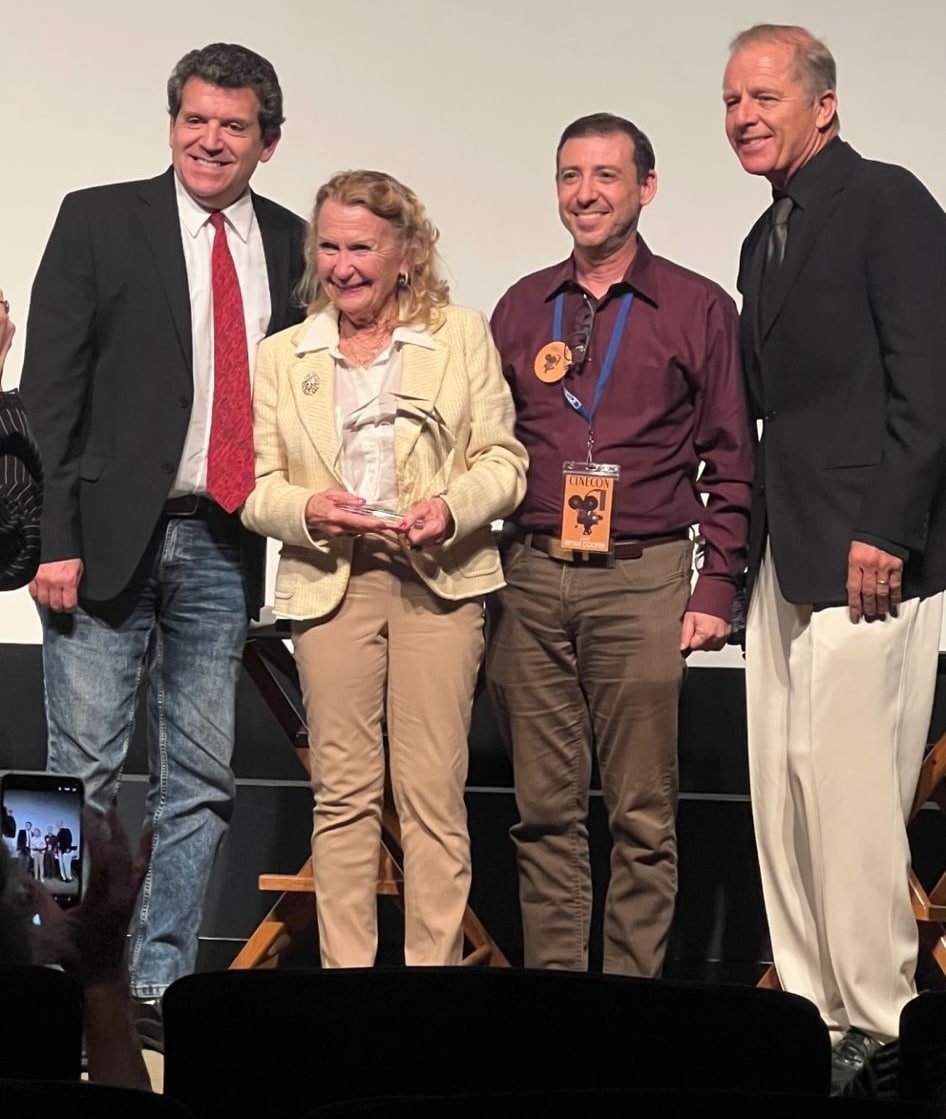Juliet Mills y Maxwell Caulfield durante la entrega del premio del festival Cinecon este viernes.