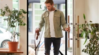 Protege tu casa de insectos y mosquitos con la mosquitera magnética de puerta que arrasa en Amazon