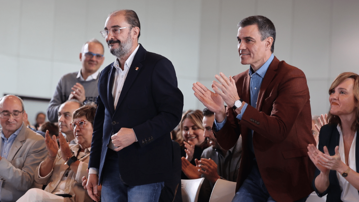 Javier Lambán, Pedro Sánchez y Pilar Alegría, en un acto de la precampaña de las municipales y autonómicas de 2023, el 18 de febrero de aquel año, en Zaragoza.