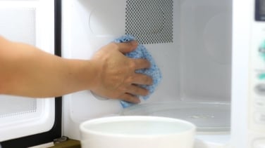 El mejor truco para eliminar los malos olores del microondas