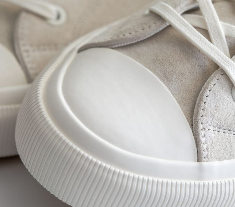 El truco viral para limpiar las zapatillas de tela y que queden como nuevas