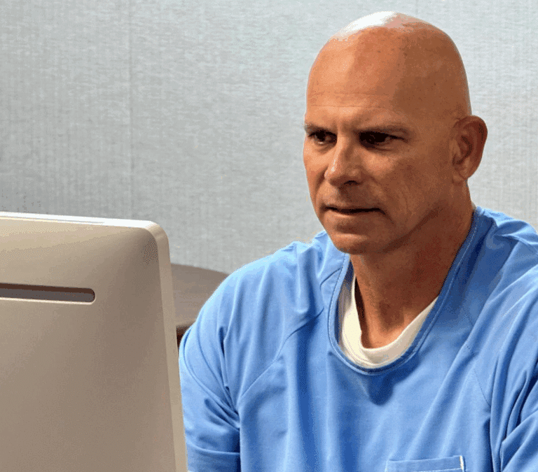 Los hermanos Menéndez seguirán en prisión