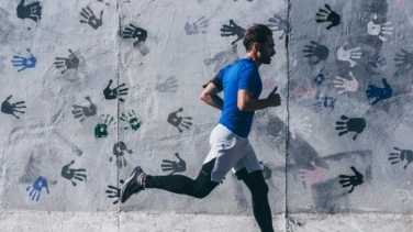 Cómo empezar a hacer deporte poco a poco tras el verano y no morir en el intento
