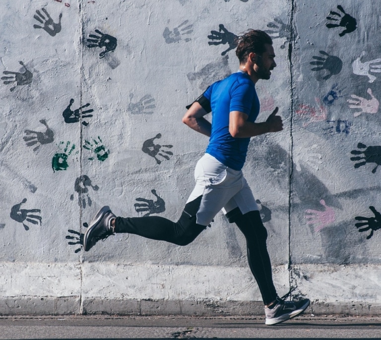 Cómo empezar a hacer deporte poco a poco tras el verano y no morir en el intento