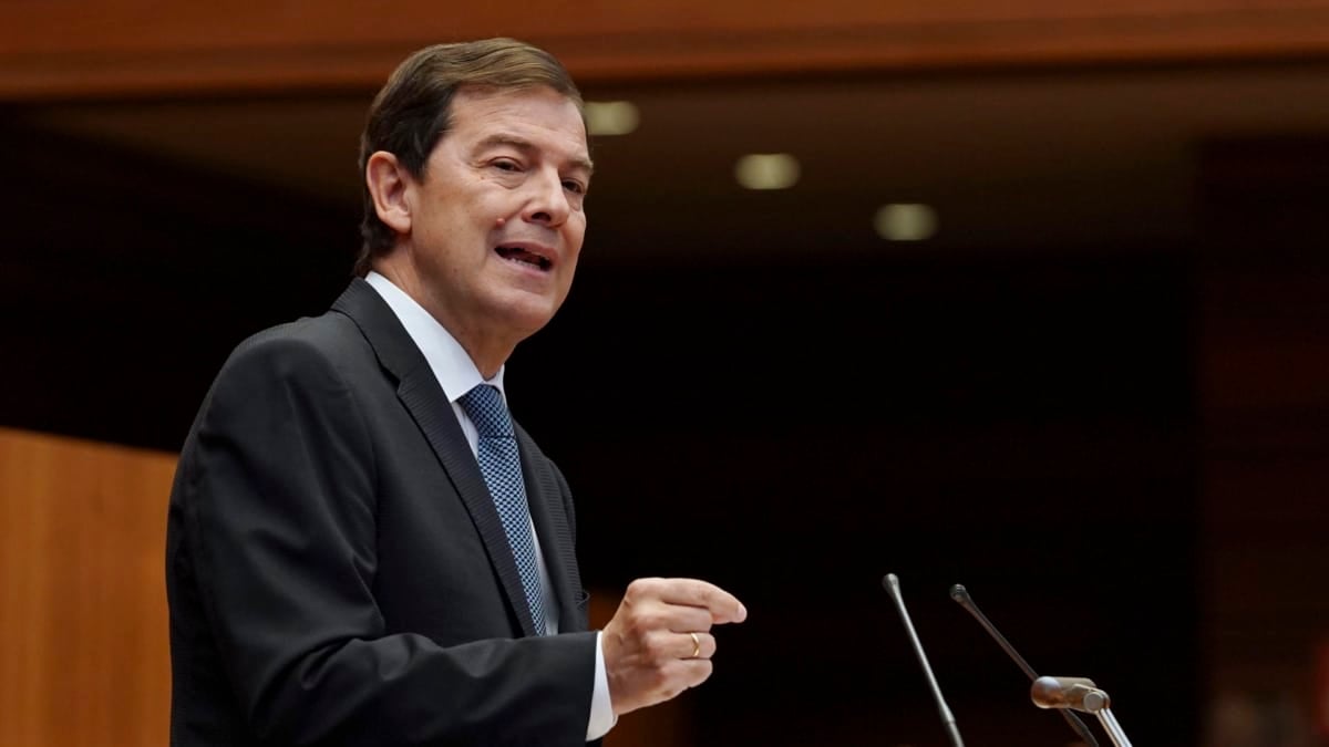 Mañueco invita a los grupos a no hacer "cálculos políticos": "No es el momento de sacar rédito con los incendios"