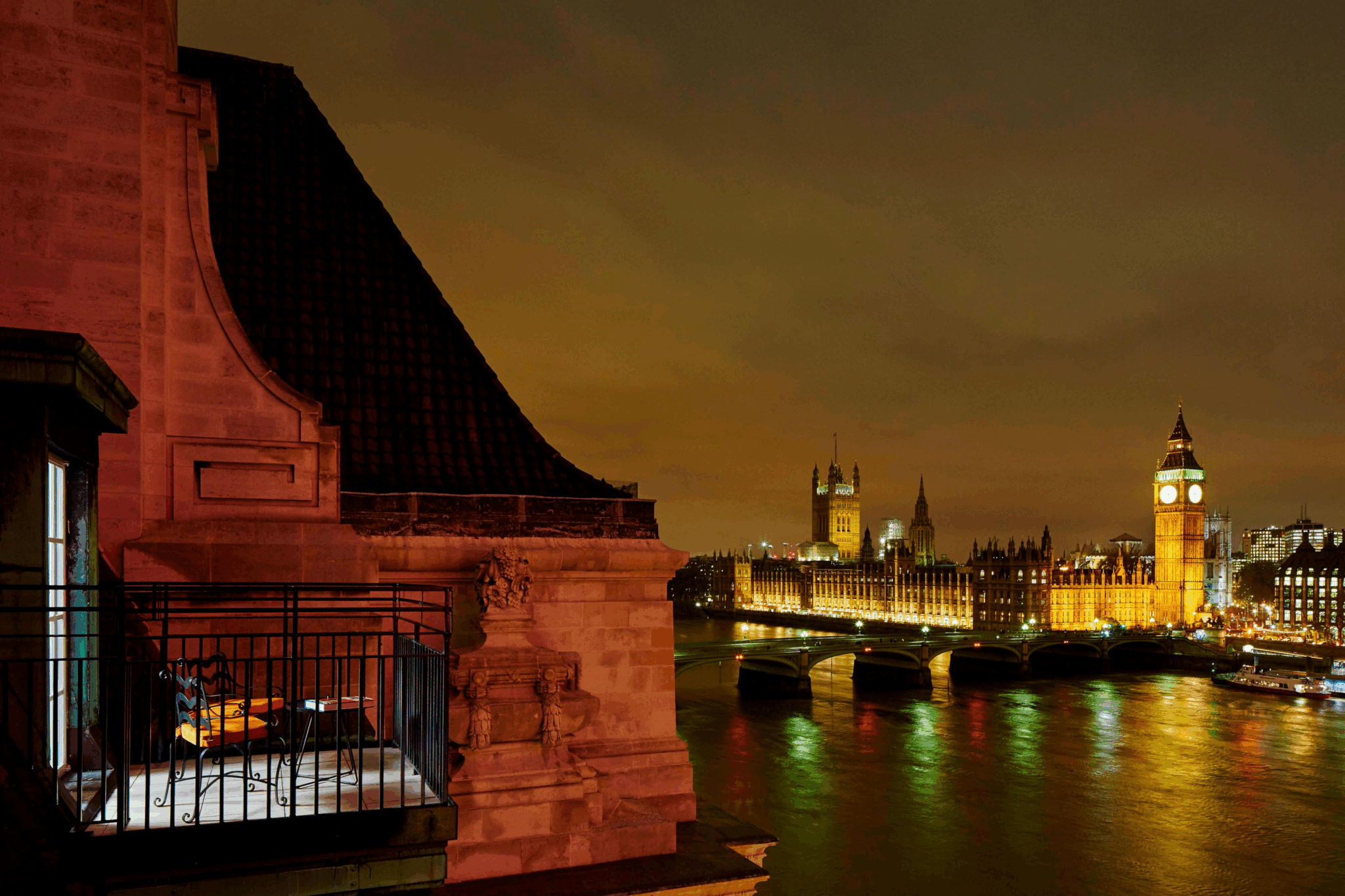 Vista nocturna desde una de las habitaciones del Marriott Hotel County Hall.