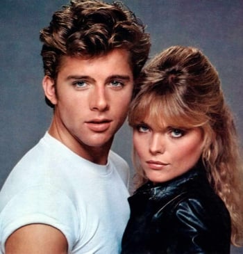 Cómo el galán de 'Grease 2' sacrificó la fama por un amor veinte [...]