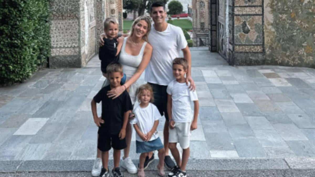 Álvaro Morata con su familia en el Lago di Como.
