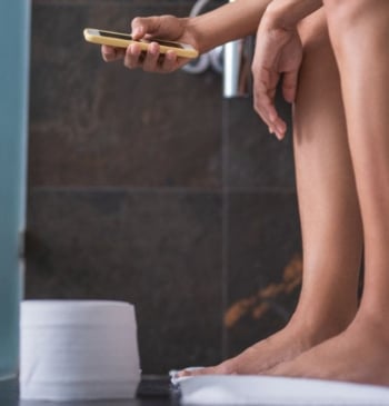 Por qué llevarse el móvil al baño puede poner en riesgo tu [...]