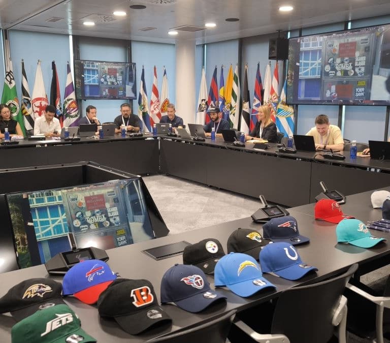 La liga de fútbol americano prepara ya en Madrid el partido que celebrará en el Santiago Bernabéu