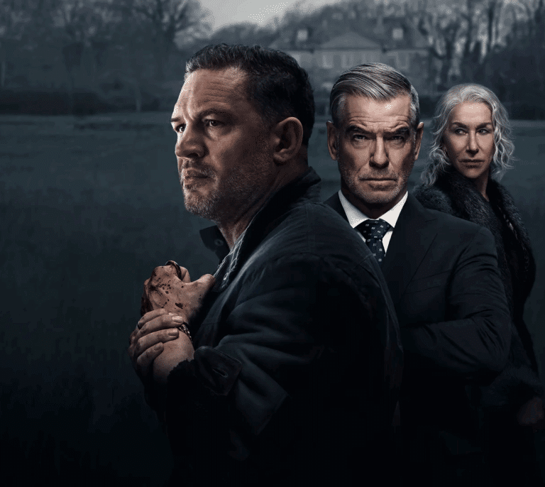 Arturo Pérez-Reverte recomienda esta serie de televisión con Pierce Brosnan: "Diez capítulos que se me han hecho cortos"