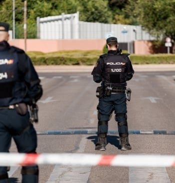 Detenida una mujer en Madrid por amenazar a policías y exponer sus [...]