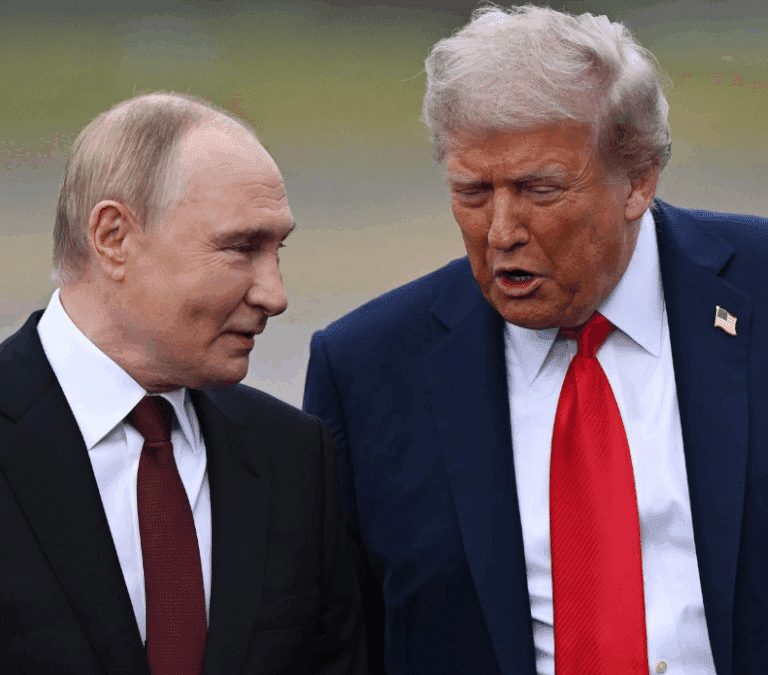 Trump y Putin escenifican su amistad en Alaska a pesar de no lograr un acuerdo sobre Ucrania