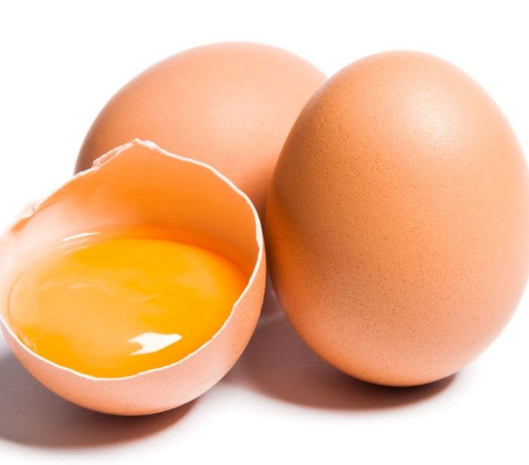 Cuál es la mejor forma de romper un huevo