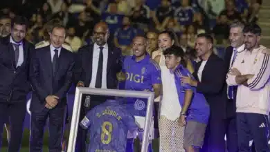 Xavi, Butragueño y Senna acompañan a Cazorla en su homenaje