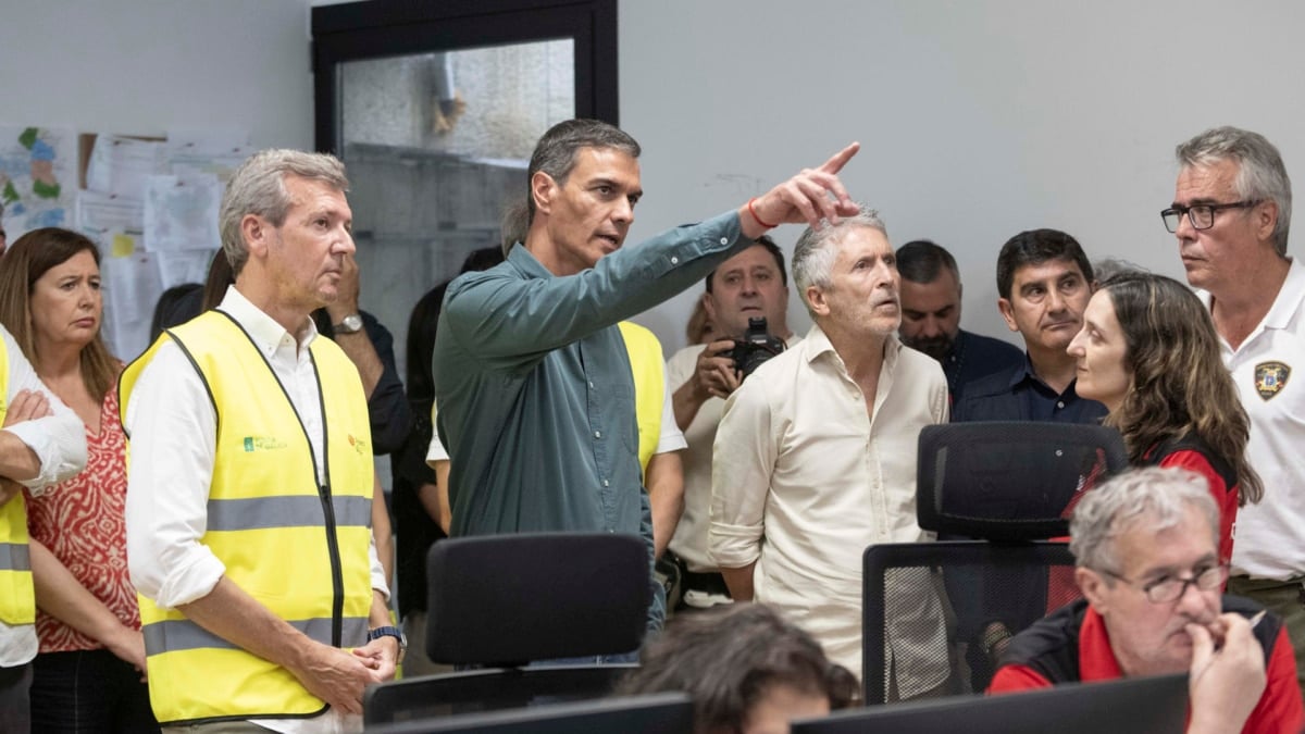 El presidente del Gobierno, Pedro Sánchez, el presidente de la Xunta de Galicia, Alfonso Rueda, y el ministro del Interior, Fernando Grande-Marlaska, visitan este domingo el Centro de Coordinación Operativo Contraincendios de Orense.
