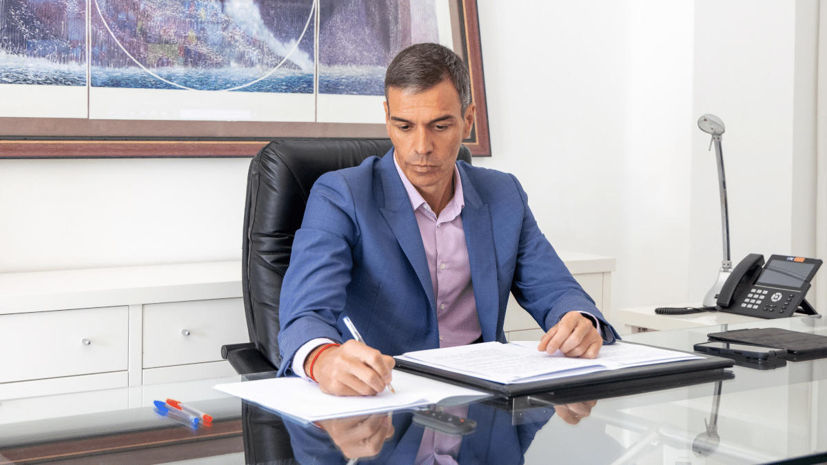 El presidente del Gobierno, Pedro Sánchez, este miércoles, durante la videoconferencia con los líderes de la Coalición de Voluntarios por Ucrania.